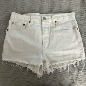 White 501 Levi’s denim shorts - Size 28